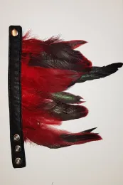 Feder Armstulpen 01 schwarz/rot